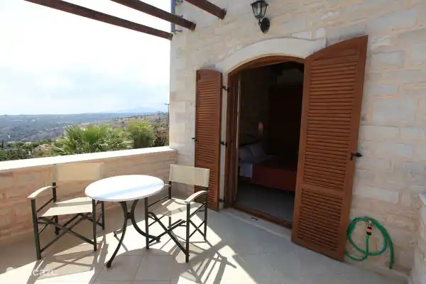 Balcon dans l’une des chambres au premier étage.