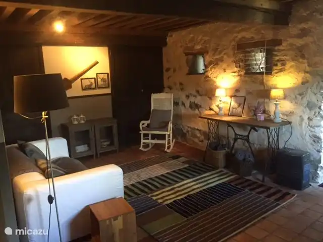 alojamiento y desayuno en Francia, Yonne, Chastellux-sur-Cure – Bed&Breakfast Les quatre vents El salón de l'hirondelle