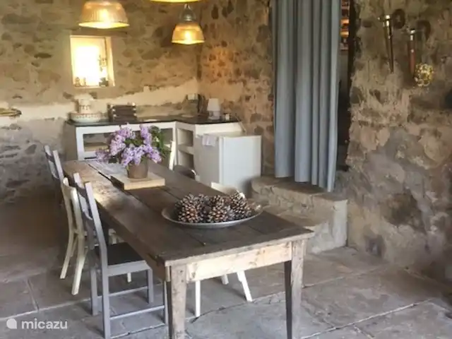 alojamiento y desayuno en Francia, Yonne, Chastellux-sur-Cure – Bed&Breakfast Les quatre vents El comedor de L'hirondelle.