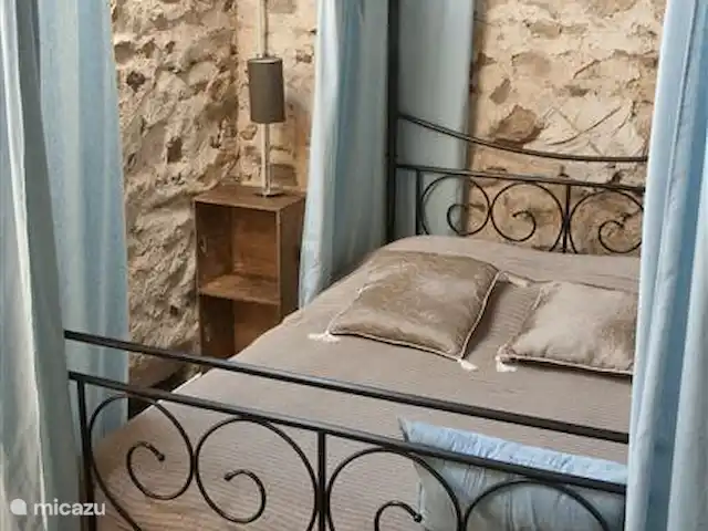 alojamiento y desayuno en Francia, Yonne, Chastellux-sur-Cure – Bed&Breakfast Les quatre vents l'hirondelle tiene su propia entrada y es adecuado para 4 a 6 personas.