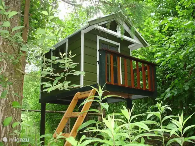 Location de Vacances Belgique, Ardennes, Waimes, chalet - Chalet Pont du Waud Une véritable salle de spectacle. Villa dans les arbres pour les enfants jusqu'à six ans dans un endroit passionnant sur une colline à côté de la grange
