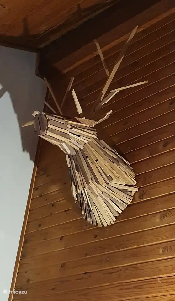 Hirschkopf aus Holz