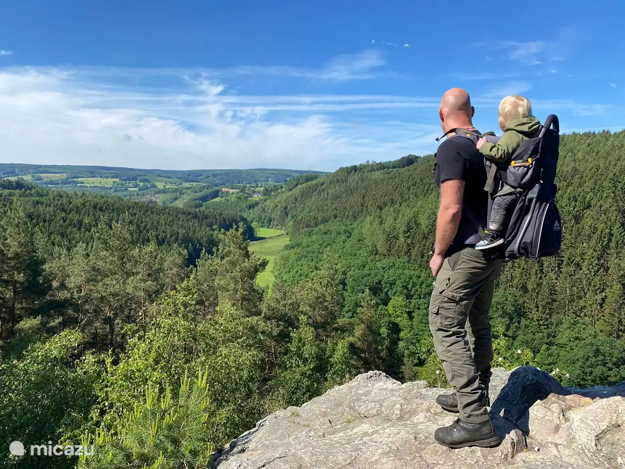 Rocher de Falize; einzigartige Aussicht von diesem nahe gelegenen Felsen in Bellevaux. Von dort ein schöner Spaziergang im Tal, wo die Amblève und die Warche zusammentreffen.