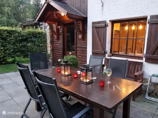 Location de Vacances Belgique, Ardennes, Waimes, chalet - Chalet Pont du Waud Dégustez une bière ou un vin sur la terrasse jusque tard dans la soirée