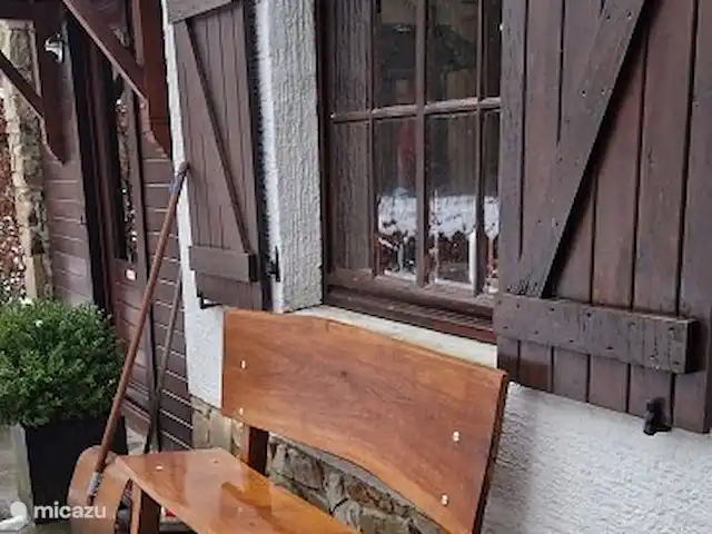 Location de Vacances Belgique, Ardennes, Waimes, chalet - Chalet Pont du Waud Autour de la maison de jolis bancs pour se détendre
