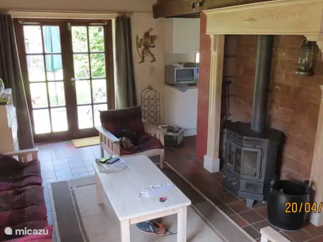 Location de Vacances Belgique, Ardennes, Waimes, chalet - Chalet Pont du Waud Salon avec portes-fenêtres donnant sur la terrasse