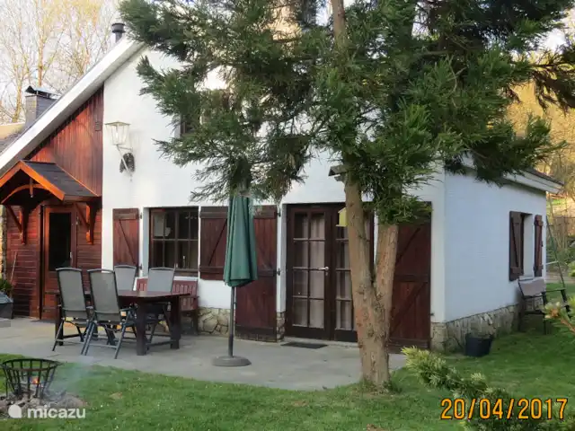 Location de Vacances Belgique, Ardennes, Waimes, chalet - Chalet Pont du Waud Jardin spacieux et privatif, grande terrasse et le soir vous pourrez faire votre feu dans la corbeille à bois.