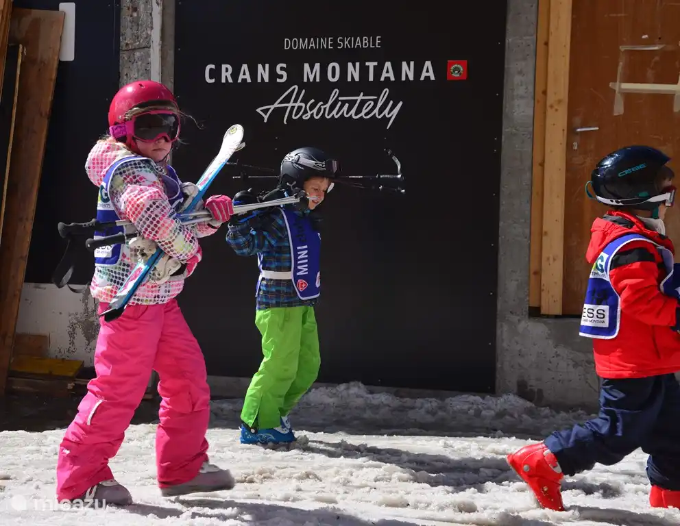 De kleintjes gaan ook naar boven.