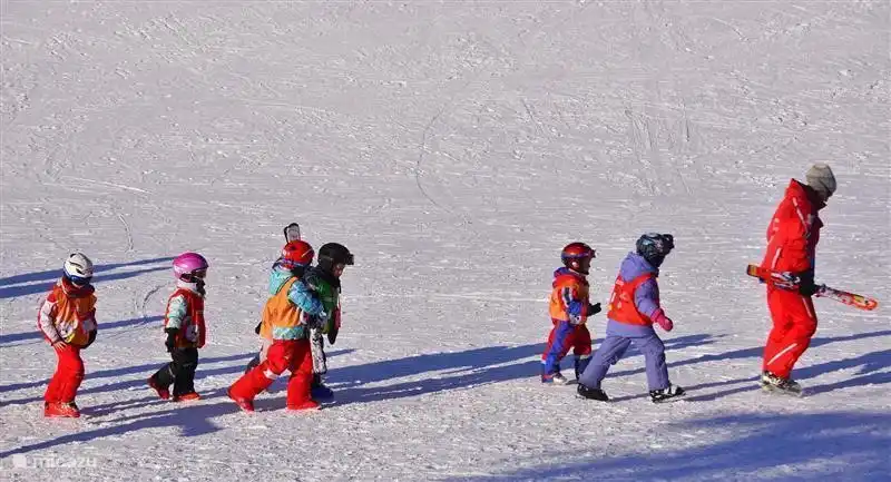 Voor de beginnelingen zijn er ook skiklassen.