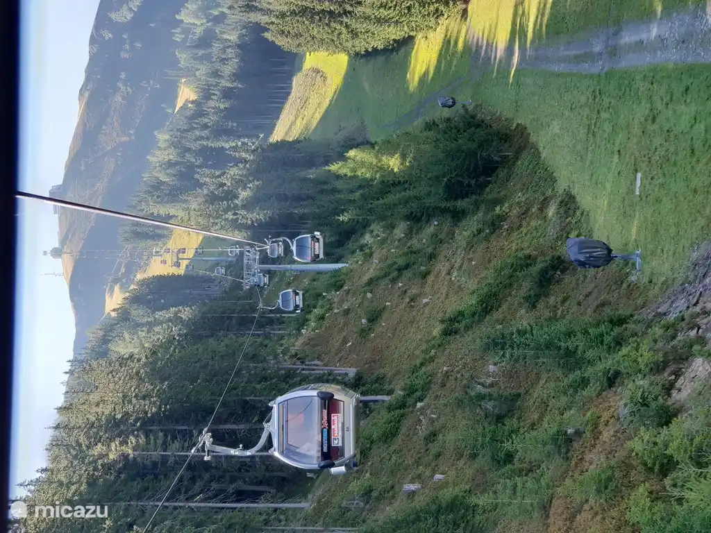 Liften draaien in zomer en winter