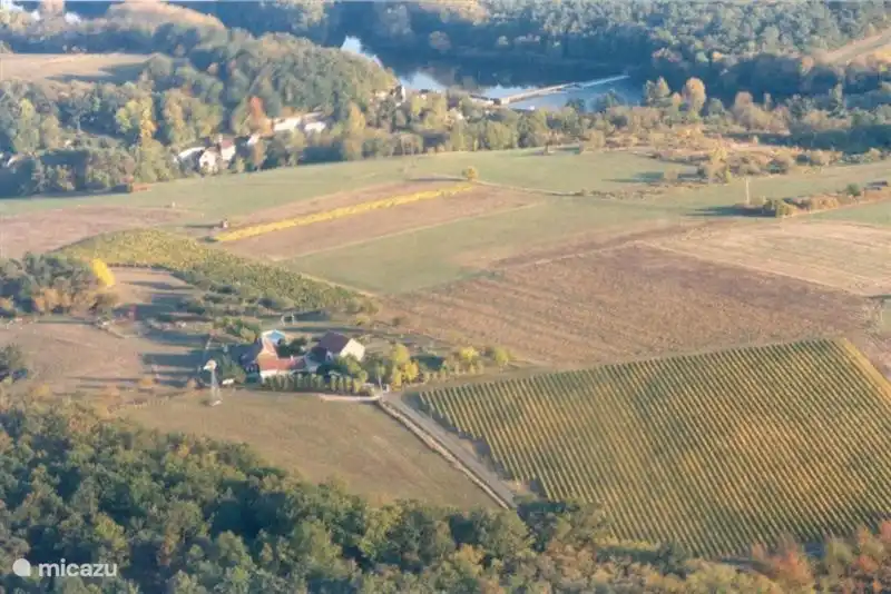 Les Drageonnières with the top of the river Le Cher