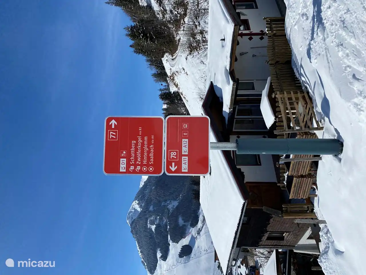 Panorama uitzicht vanaf de piste. Deze afdaling brengt je naar het Appartement of je gaat door skieën naar het dal.