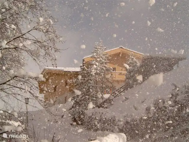 aangezicht vanaf de weg