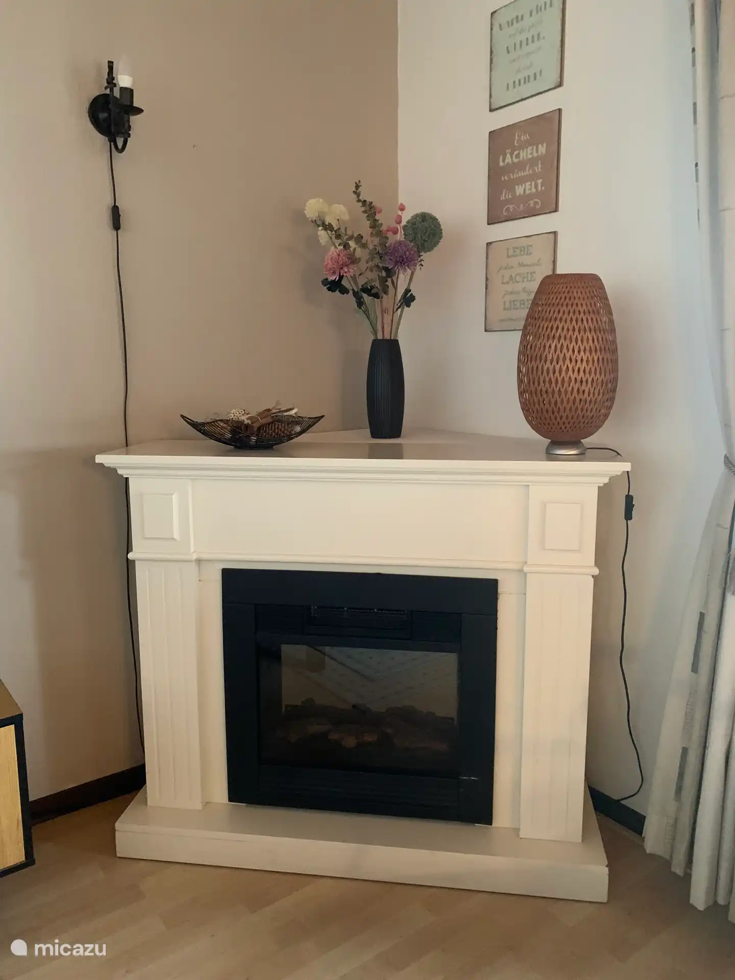 Schöner elektrischer Kamin