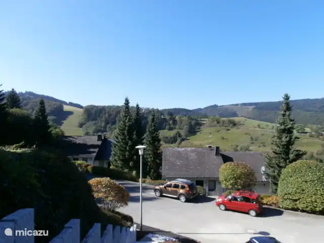 Haus Schwalefeld huren in Duitsland, Sauerland, Willingen - appartement Woning is bereikbaar vanaf de parkeerplaats (trapje naar beneden).
