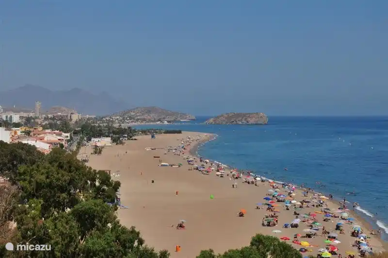 Entlang der Küste dieser Costa Calida, weniger als 10 Kilometer vom Haus entfernt, finden Sie eine Vielzahl von Stränden, Buchten und anderen Unterhaltungsveranstaltungen. Puerto de Mazarron und Bolnuevo gehören mit ihren schönen Promenaden zu den Topper.
