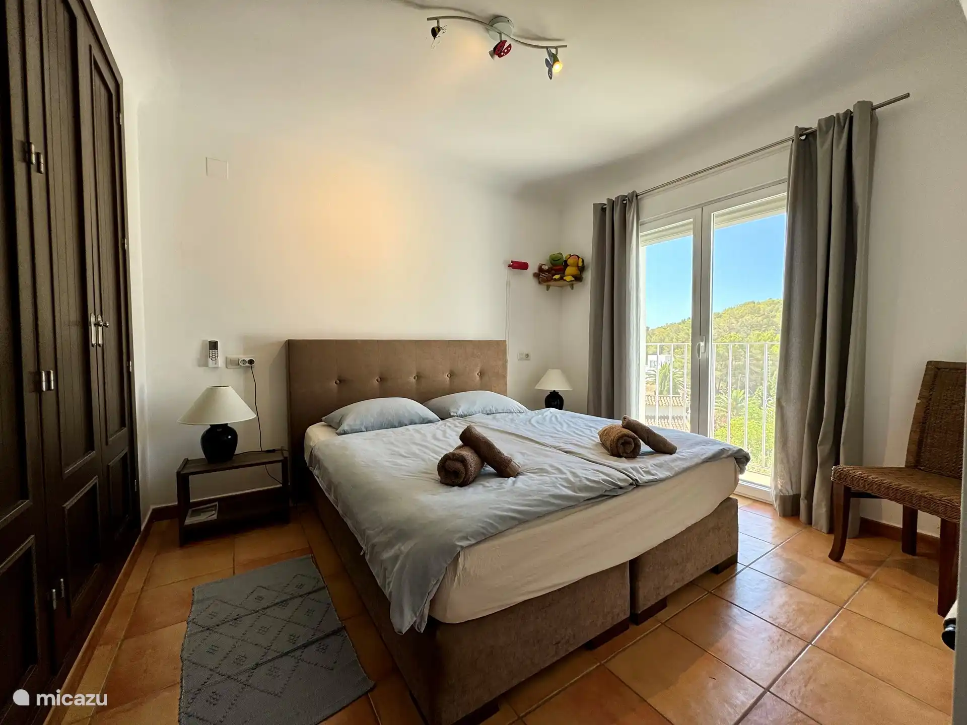 Bedroom 1st floor. bed 160 x 200