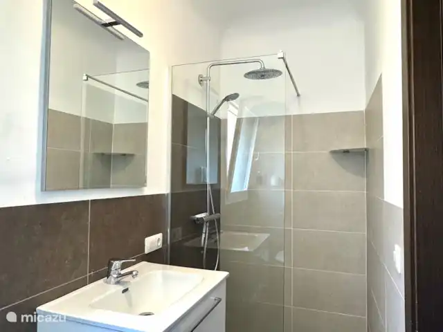 Maison de la mer de sable | Espagne, Costa Blanca, Moraira - villa Salle de bain à l’étage avec douche à l’italienne