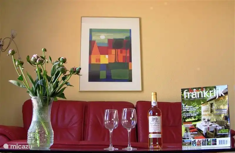 Just sit pretty, relax, possibly a glass of wine there?