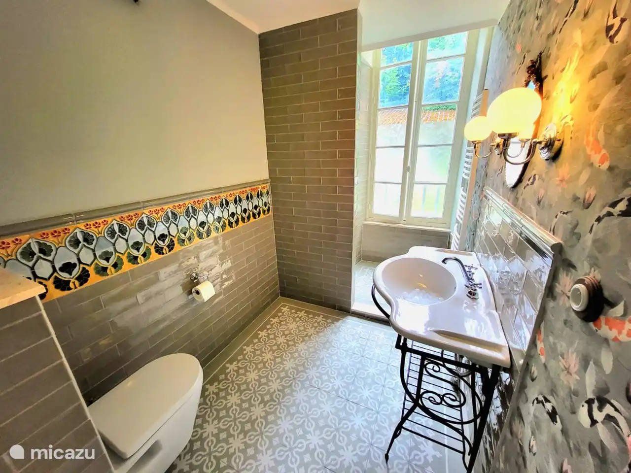 The new bathroom downstairs, completely renovated in 2023. In Art Nouveau style