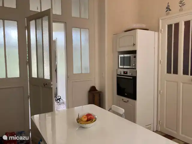 Villa Sainte Marie | France, Allier, Sanssat - maison de vacances Cuisine avec four et micro-ondes