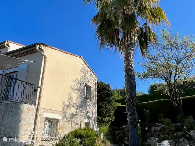 Villa Izenah | France, Côte d'Azur, Vence - villa Jardin avec bassin à poissons et palmier