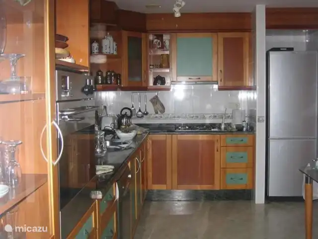 Location de Vacances Espagne, Costa de Valencia, Barx, villa - Villa Las Rocas La cuisine est entièrement équipée avec vue sur la vallée