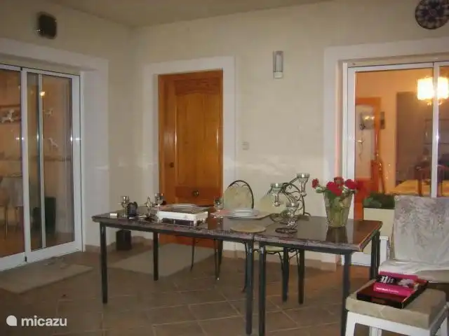 Location de Vacances Espagne, Costa de Valencia, Barx, villa - Villa Las Rocas Terrasse couverte à la cuisine et porte d'entrée