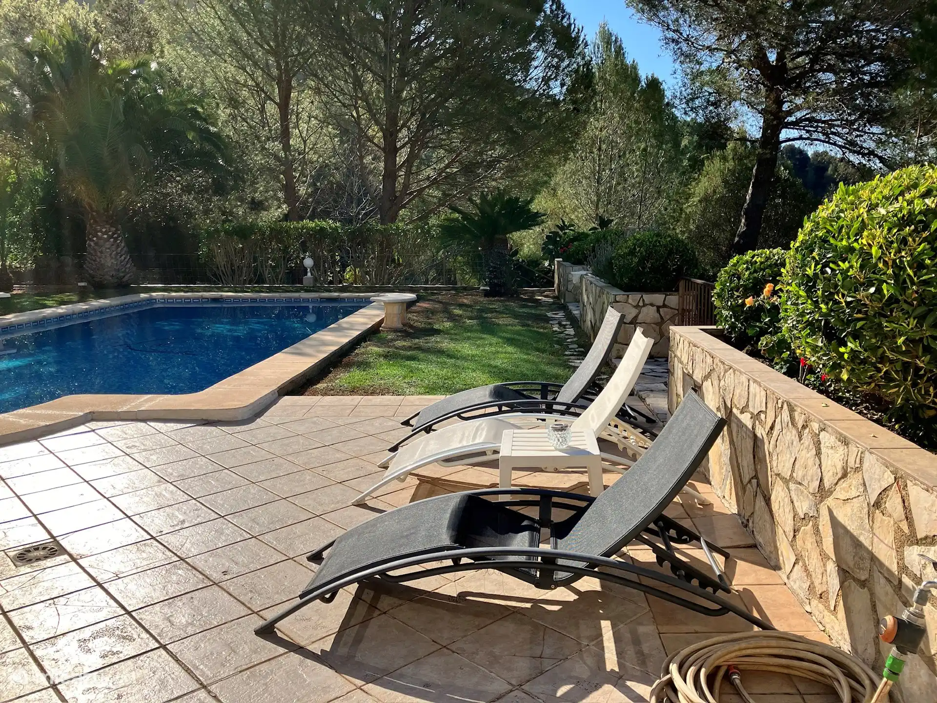 Entspannen Sie sich am Pool