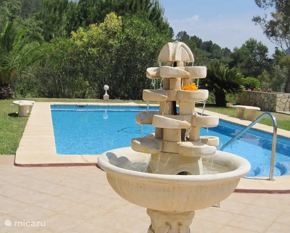 Terrasse mit Swimmingpool