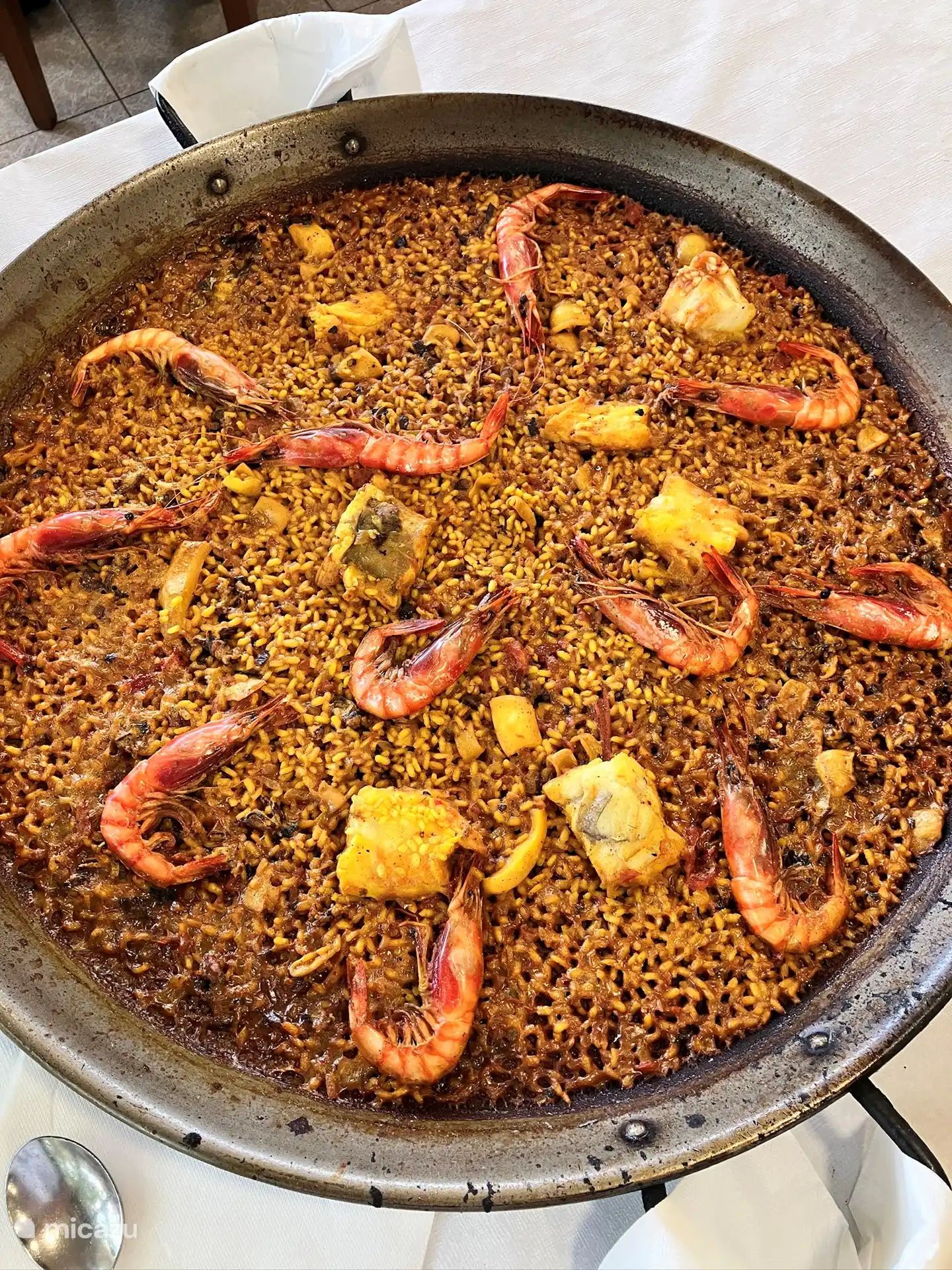 Paella essen im Restaurant Puigmola