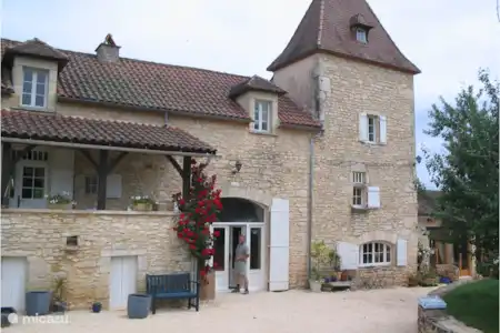 Vakantiehuis Frankrijk, Lot, Montcabrier - vakantiehuis Domaine de Fraysse Voorkant hoofdhuis