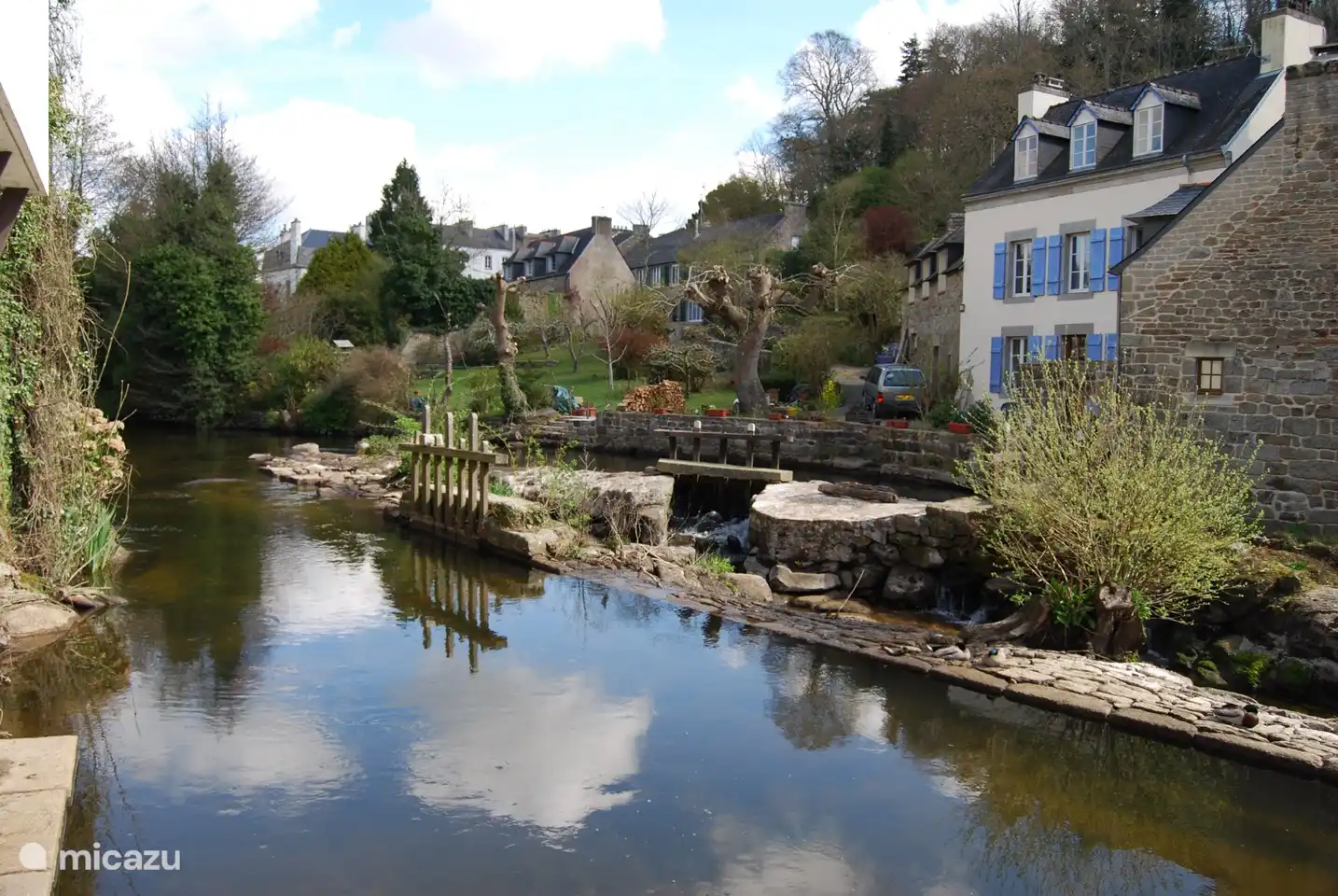 Pont Aven, a beautiful village, sweetly situated on the river Aven. The village owes its name mainly to the impressionist painter Paul Gauguin, who stayed here for a long time. Dozens of galleries can be visited in the village