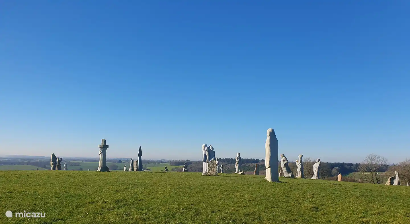 In CARNOËT (near Carhaix) in the valley of the saints there are 115 of these 4 meter high granite statues, each with its own story. In July and August you can see a sculptor at work.