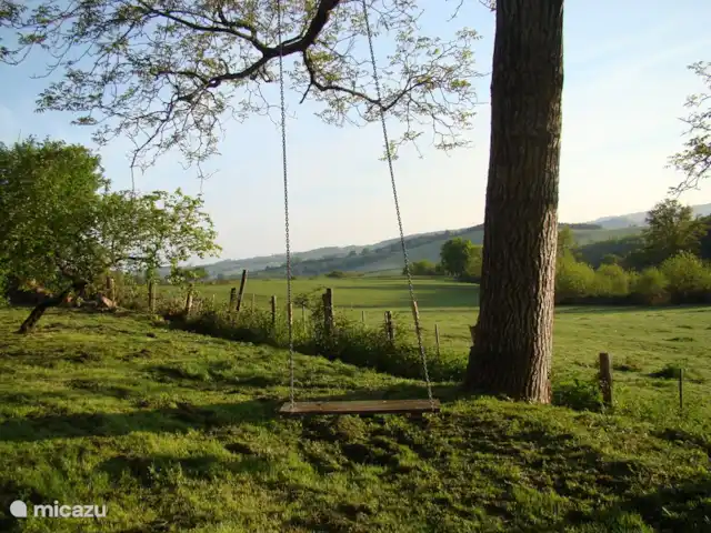 Location de Vacances France, Allier, Arfeuilles, ferme - La Goutte Bruyère La Goutte, vue du jardin.