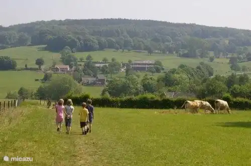 Die schöne Aussicht von einem Gehweg in der unmittelbaren Umgebung zwischen dem Dorf und Schweiberg Epen.