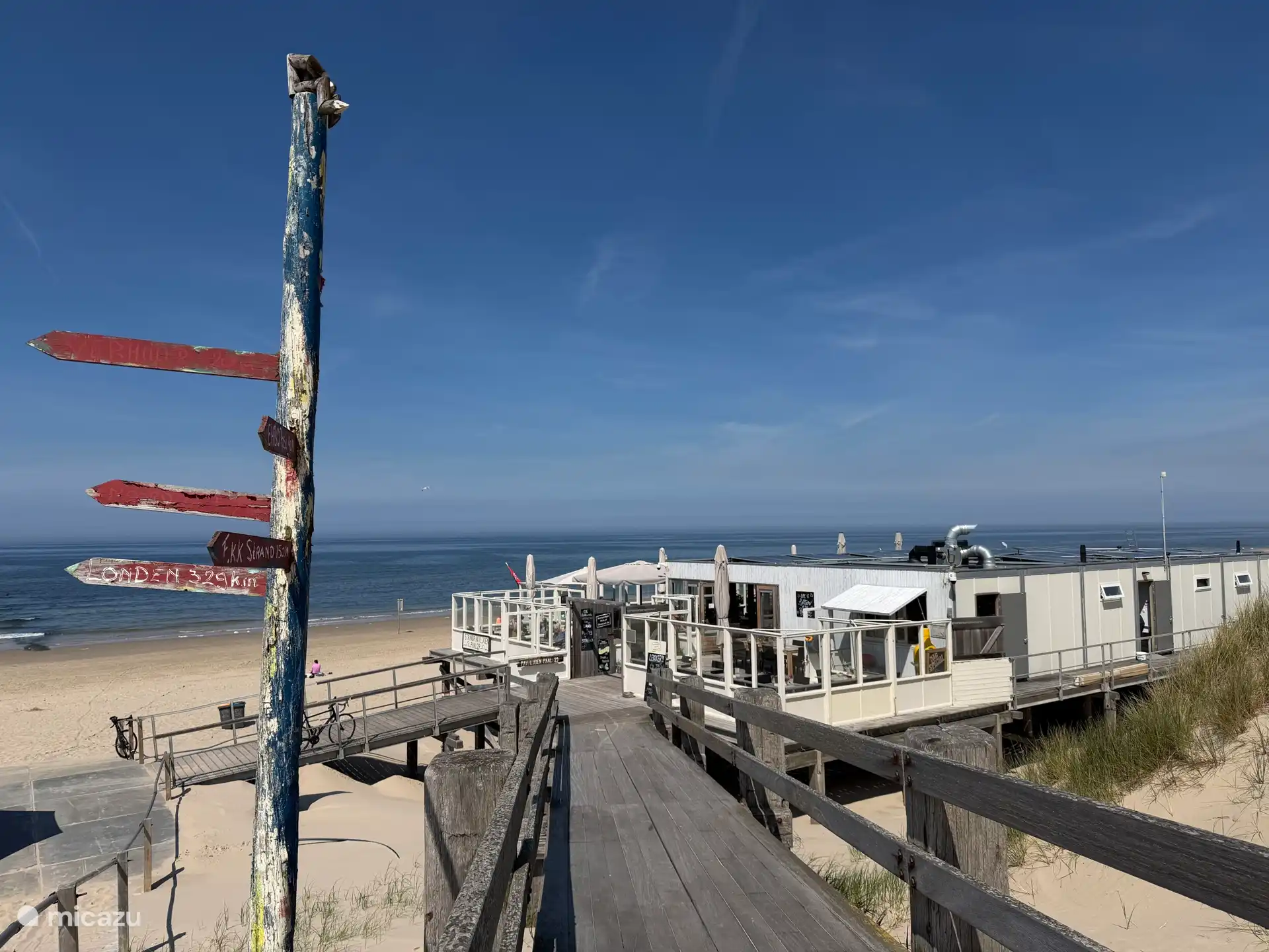 Paal 19:
Alleen met de fiets te bereiken, heerlijk strand en verwennerij in de strandtent