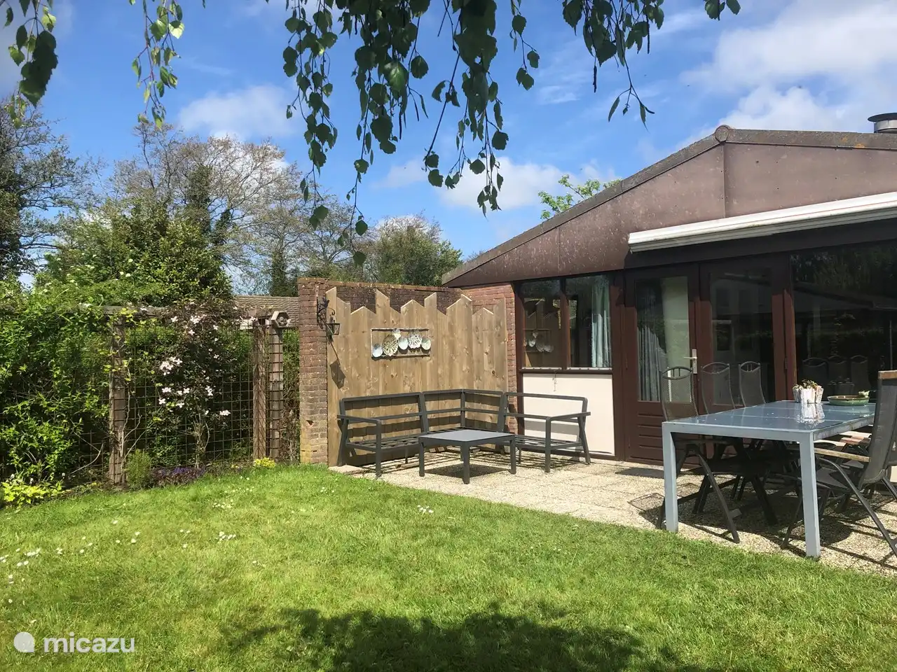 Der Gartengrasmücke in Niederlande, Nordholland, Schoorldam - Bungalow