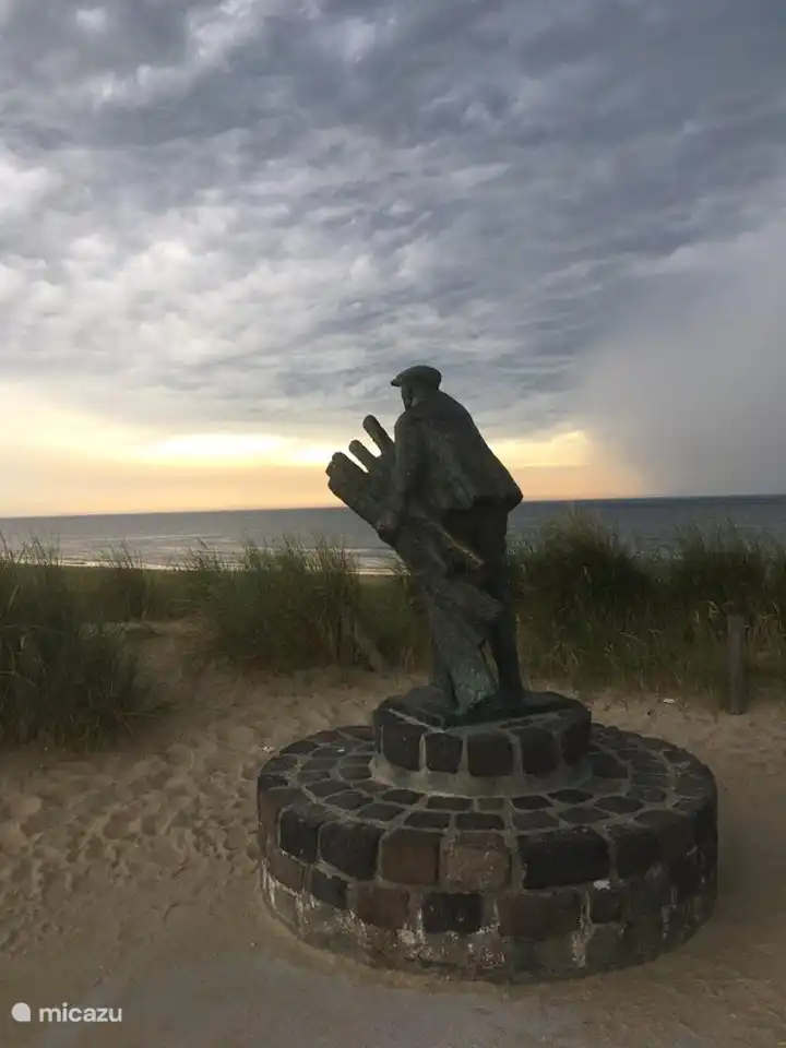 Prachtige uitzichten en zonsondergangen boven zee
