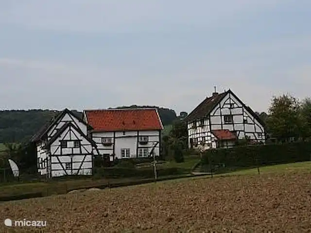 Buitenverblijf `t Herfse - 3 | Pays-Bas, Limbourg, Malines - ferme Ensemble de maisons à colombages remarquables dans le Heuvelland, appelé De Plaat à Terziet.