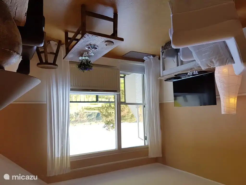 Ein Teil der Wohnzimmer und Küche.