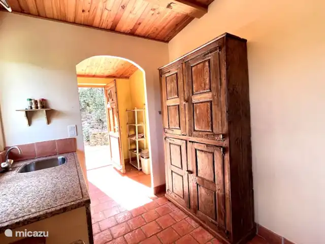 Location de Vacances France, Gard, Molières-sur-Cèze, maison de vacances - Maison 4 saisons pour 6 personnes La cuisine avec tout pour le déjeuner, le brunch et le dîner les soirs de fermeture de notre restaurant. Mardi et vendredi.