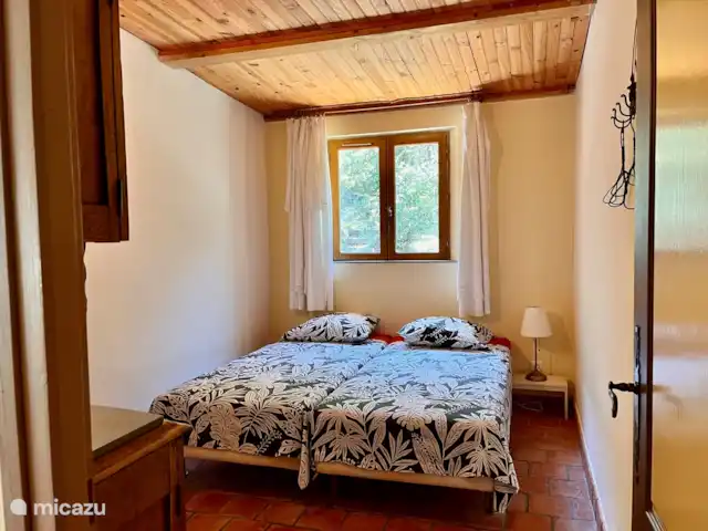 Location de Vacances France, Gard, Molières-sur-Cèze, maison de vacances - Maison 4 saisons pour 6 personnes La chambre avec deux lits simples de 90 x 200.