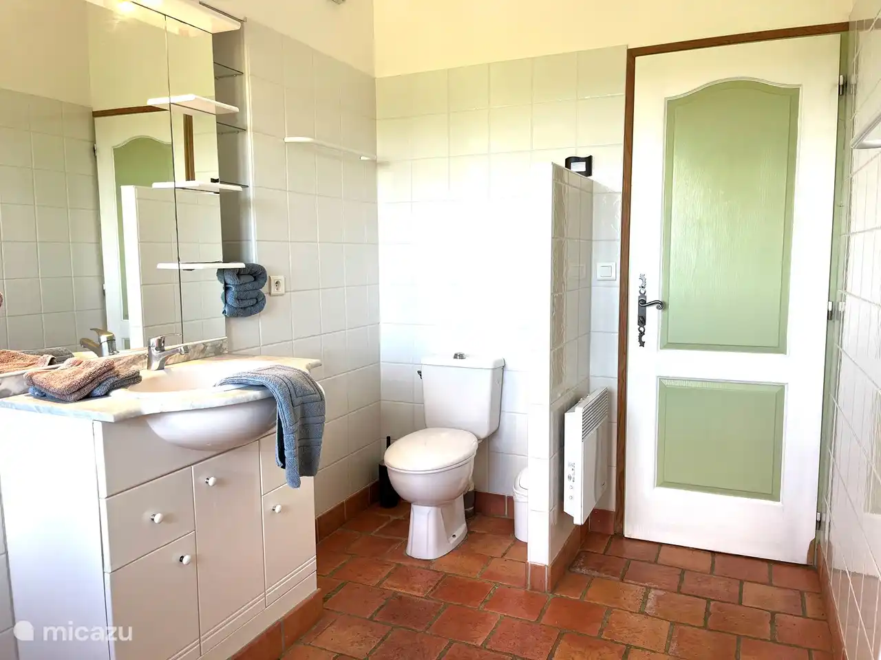 Jede Woche frische weiche Handtücher, Waschlappen und Badematten, auf Wunsch auch öfter.