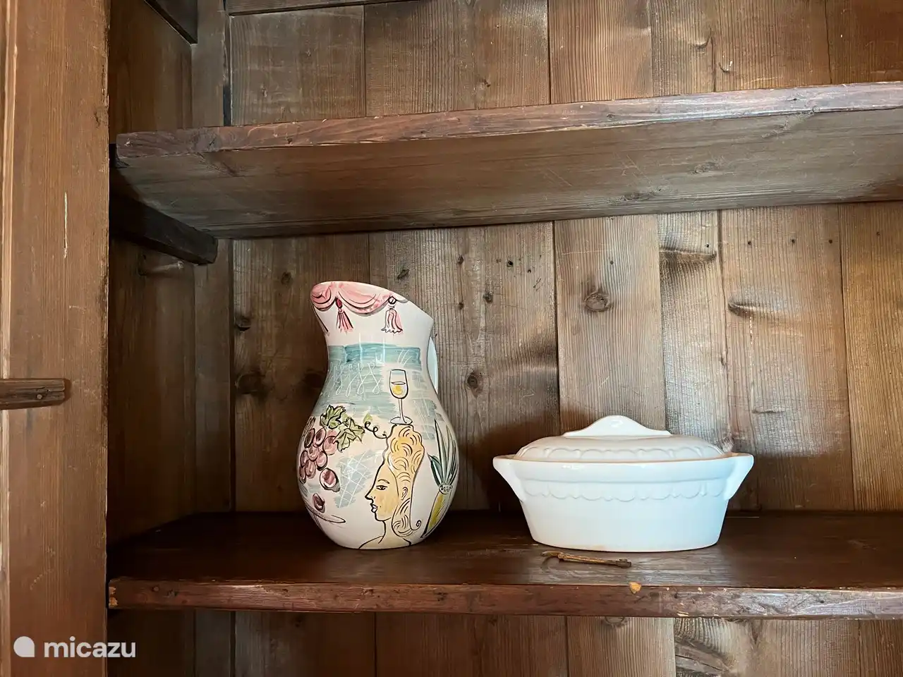 Hinter den Schranktüren......