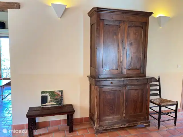 Location de Vacances France, Gard, Molières-sur-Cèze, maison de vacances - Maison 4 saisons pour 6 personnes Armoire en fer que l'on peut encore trouver dans les brocantes.