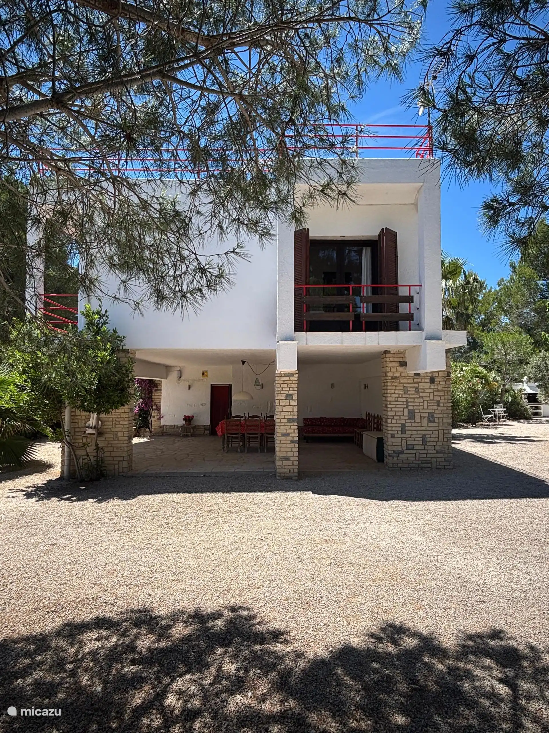 Salle à manger sous la maison