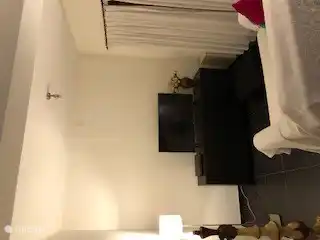 Kurzen Seite des L-Lounge, gibt es jetzt eine Schlaffbank.