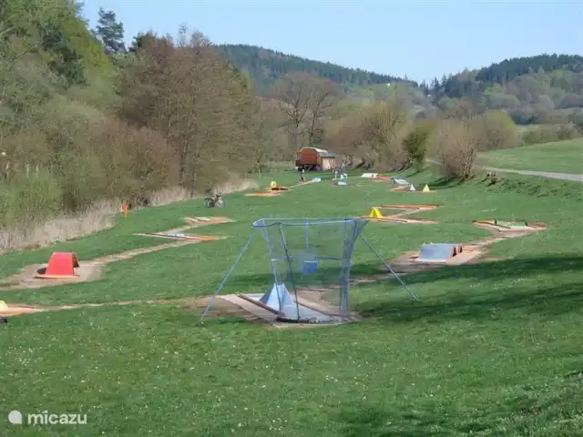 frankenau hasewinkel en Alemania, Sauerland, Frankenau - casa vacacional Campo de minigolf en el parque