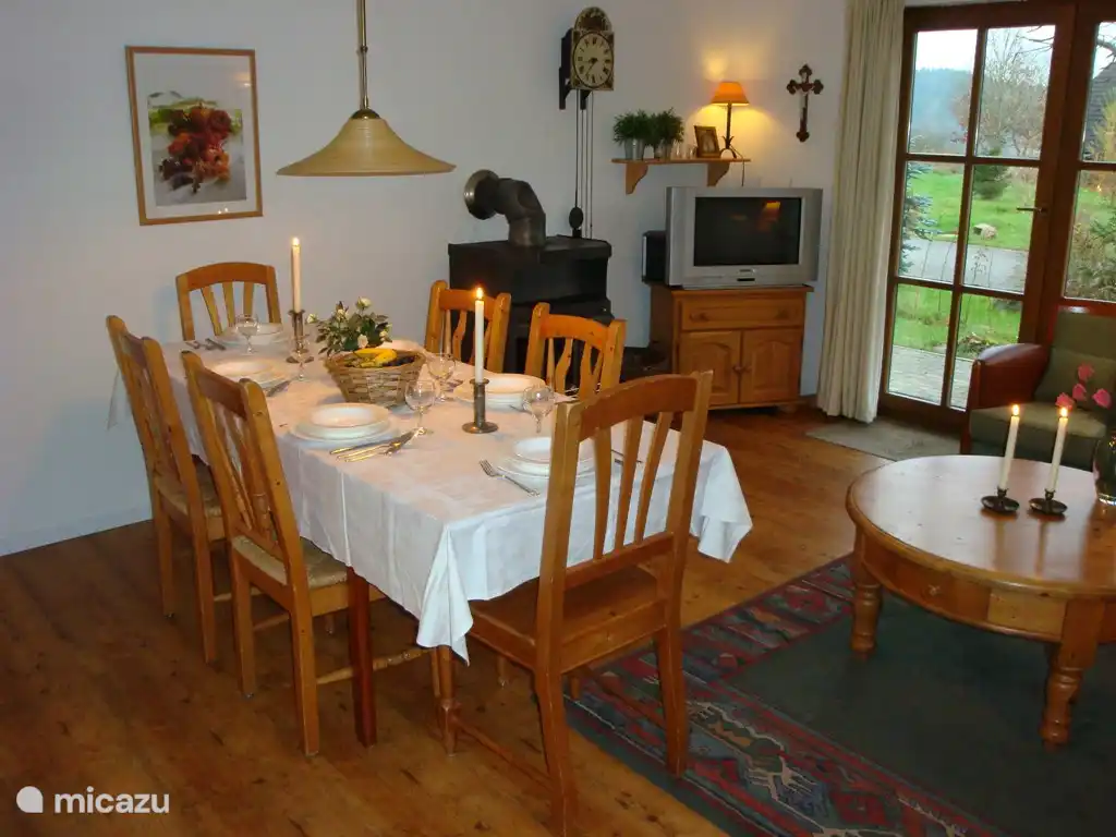 Essbereich mit ausreichend Platz für 6 Personen.